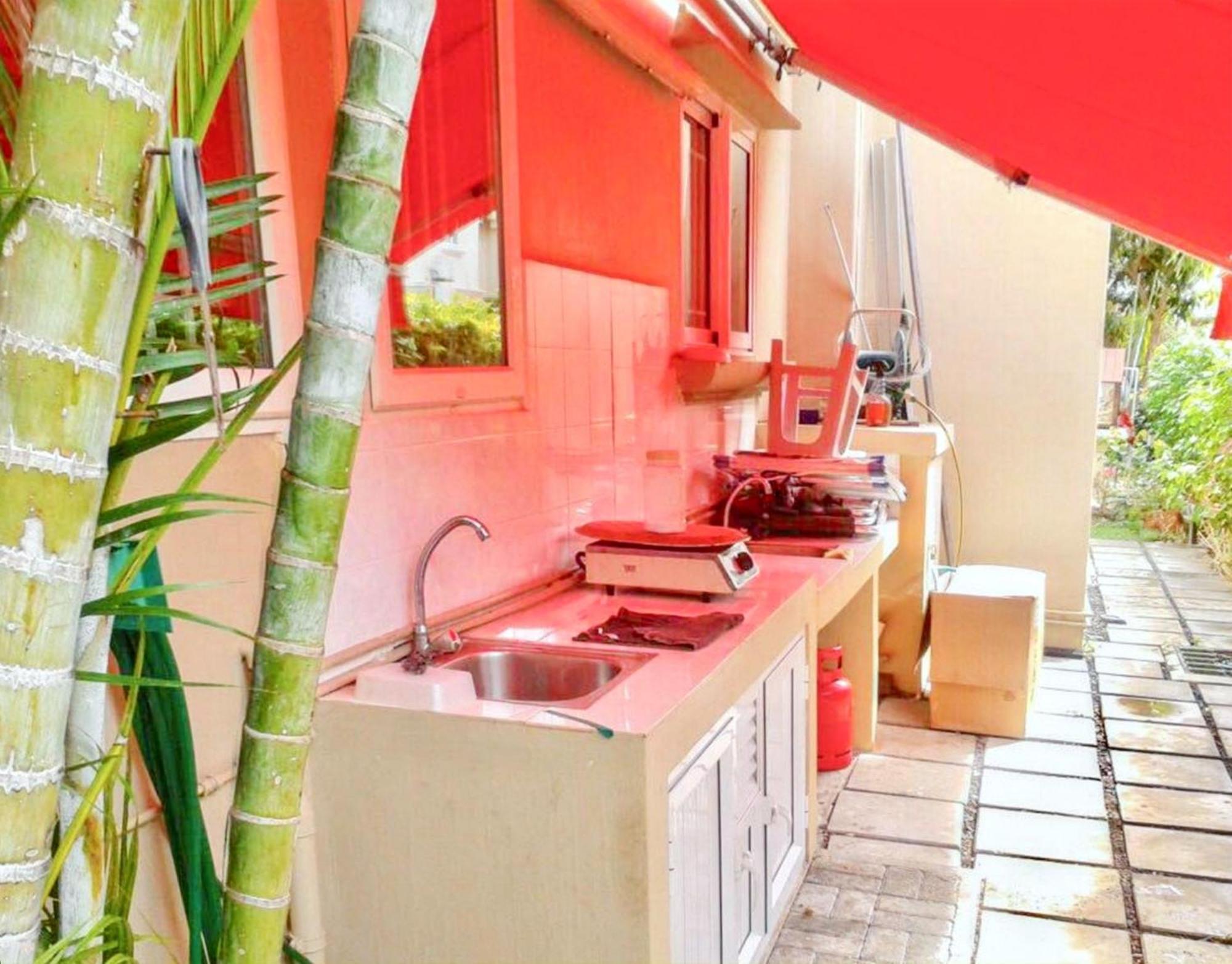Spacious House In Flic En Flac With Shared Pool المظهر الخارجي الصورة
