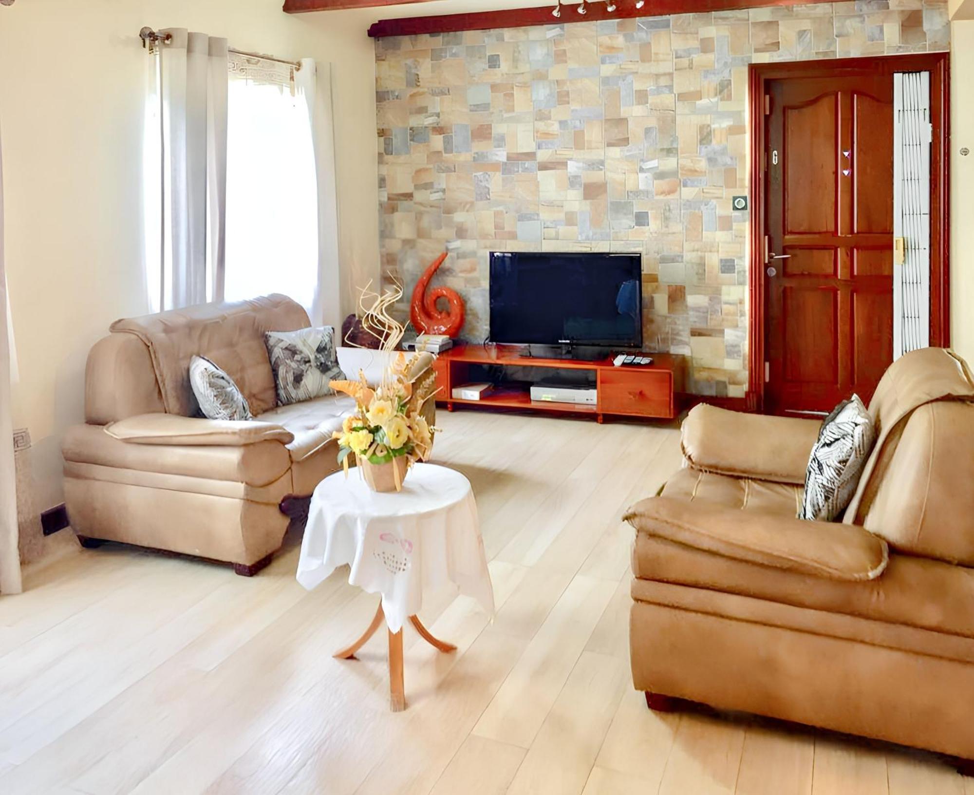 Spacious House In Flic En Flac With Shared Pool المظهر الخارجي الصورة