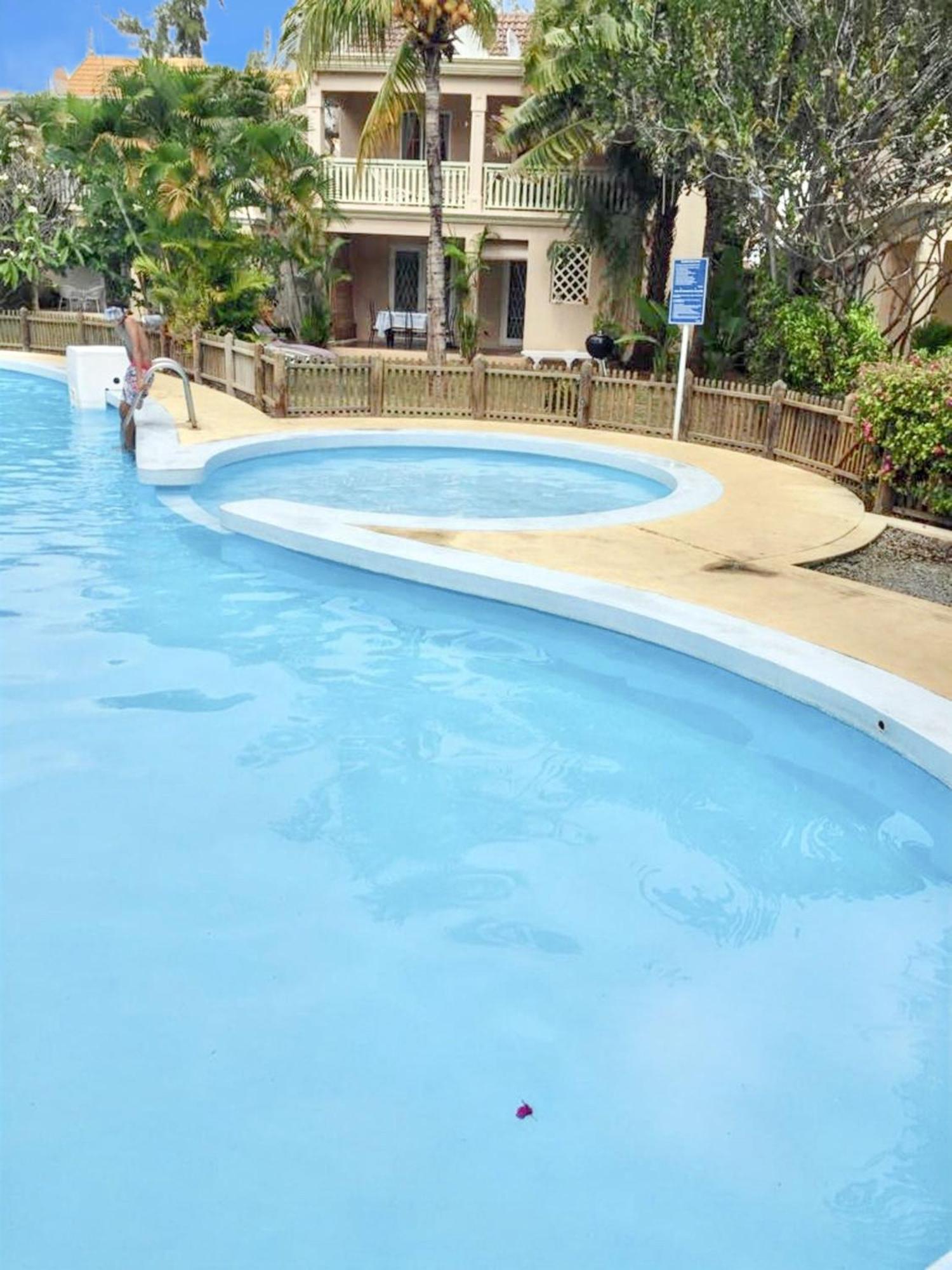 Spacious House In Flic En Flac With Shared Pool المظهر الخارجي الصورة